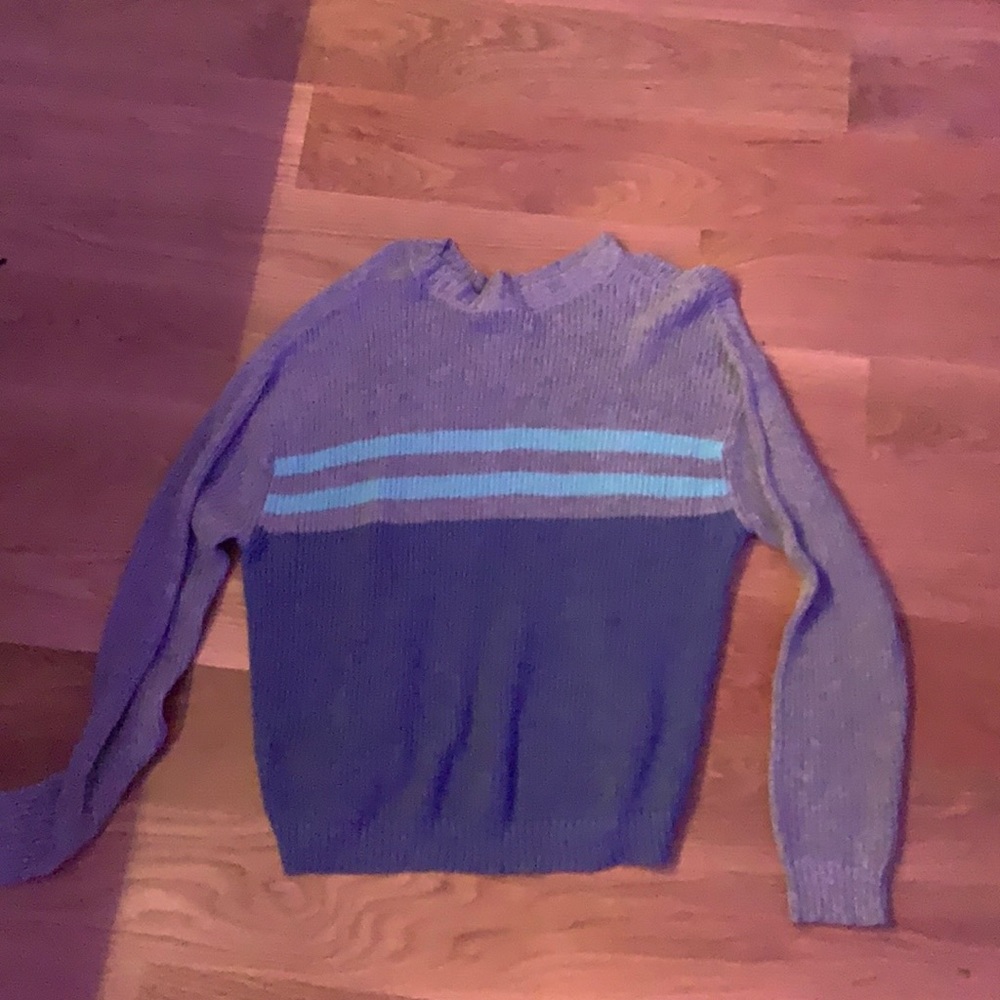 super cute grey and blue american eagle sweater